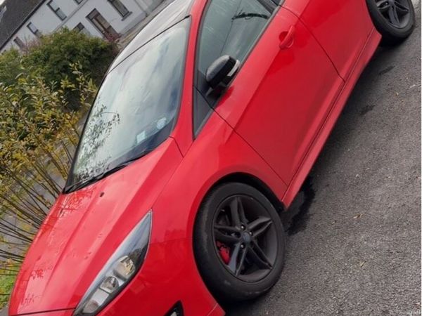 Ford Focus Hatchback, Diesel, 2016, Red