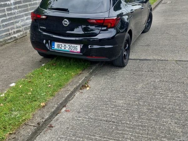 Opel Astra Hatchback, Petrol, 2018, Black