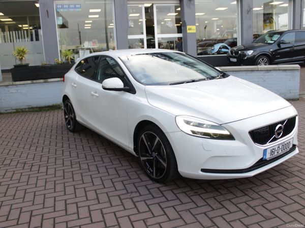 Volvo V40 Hatchback, Diesel, 2016, White