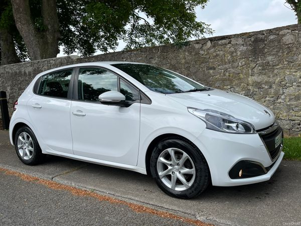 Peugeot 208 Hatchback, Diesel, 2016, White