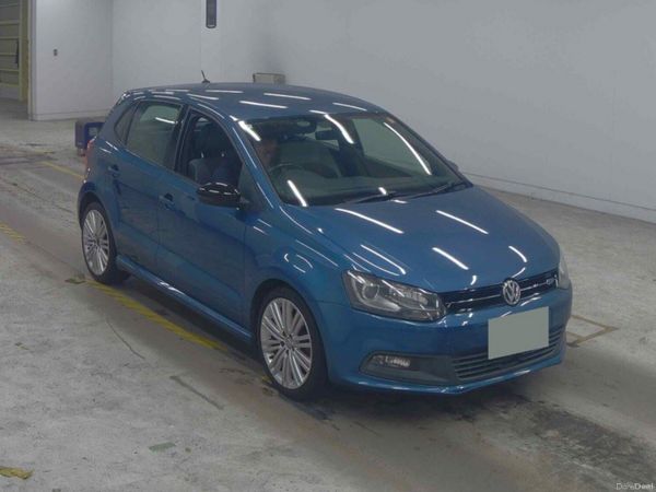 Volkswagen Polo Hatchback, Petrol, 2015, Blue