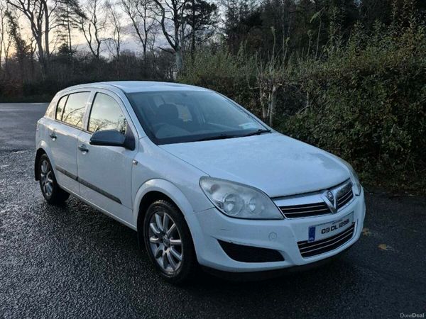 Vauxhall Vectra Hatchback, Diesel, 2009, White