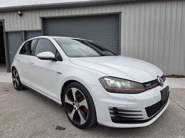 Volkswagen Golf Hatchback, Petrol, 2014, White