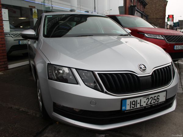 Skoda Octavia Saloon, Diesel, 2019, Grey