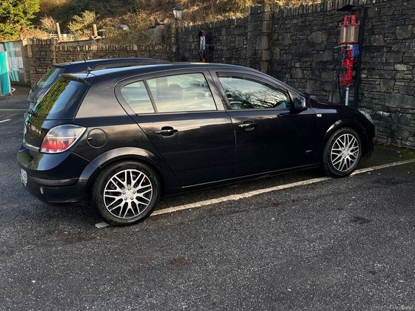 Vauxhall Astra Hatchback, Petrol, 2010, Black