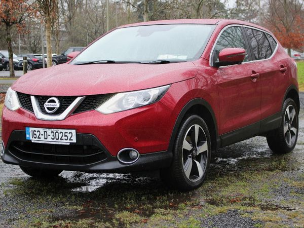 Nissan Qashqai Hatchback, Petrol, 2016, Red
