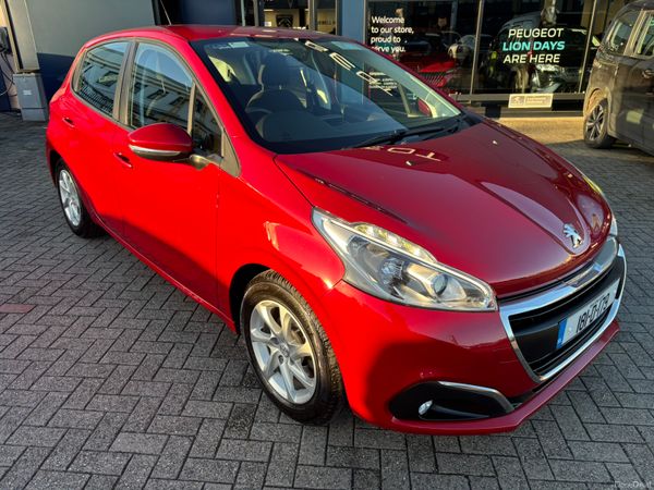 Peugeot 208 Hatchback, Petrol, 2018, Red