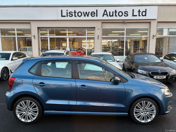 Volkswagen Polo Hatchback, Petrol, 2014, Blue