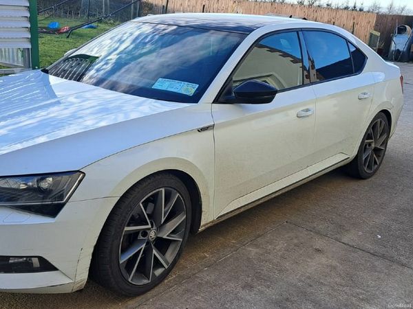 Skoda Superb Hatchback, Diesel, 2018, White
