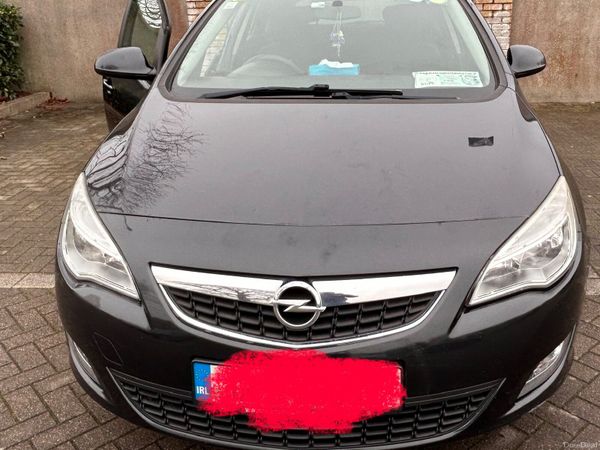 Opel Astra Hatchback, Petrol, 2012, Black