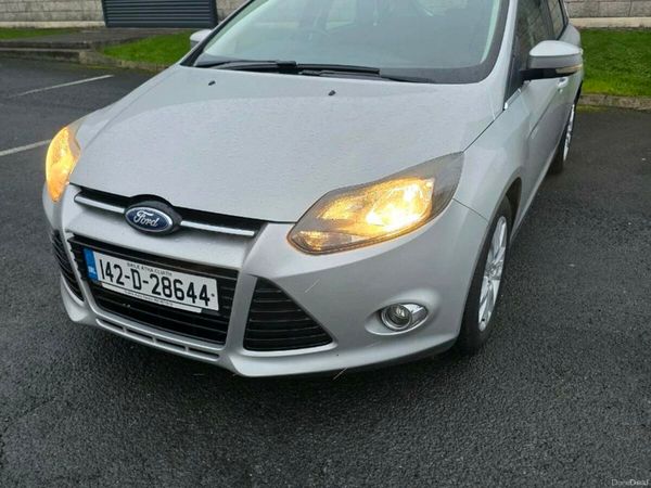 Ford Focus Hatchback, Petrol, 2013, Red