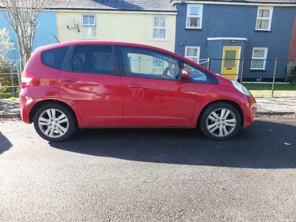 Honda Jazz Hatchback, Petrol, 2015, Red