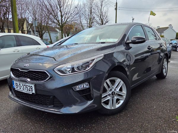Kia Ceed Hatchback, Petrol, 2019, Grey