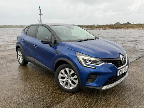 Renault Captur Hatchback, Petrol, 2022, Blue