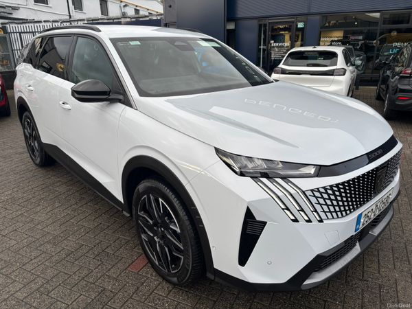 Peugeot 5008 MPV, Petrol Hybrid, 2025, White