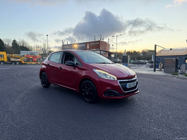 Peugeot 208 Hatchback, Petrol, 2015, Red
