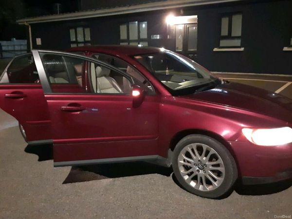 Volvo S40 Saloon, Petrol, 2006, Red