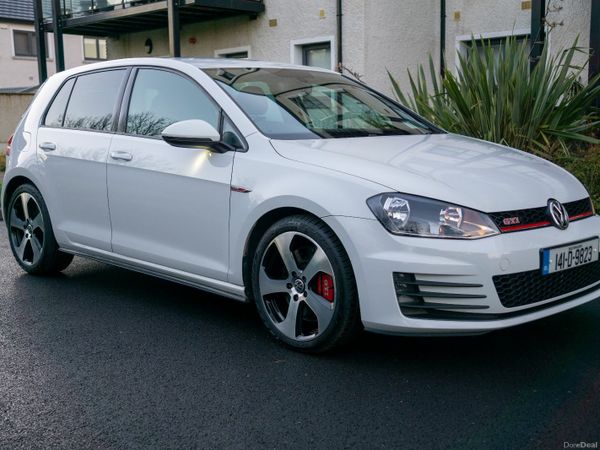 Volkswagen Golf Hatchback, Petrol, 2014, White