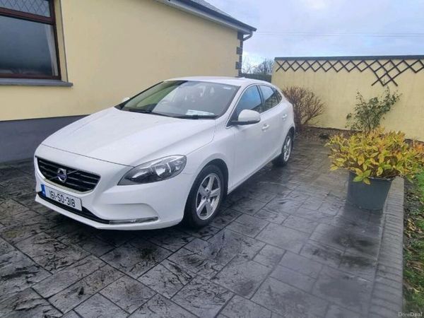 Volvo V40 Hatchback, Diesel, 2016, White