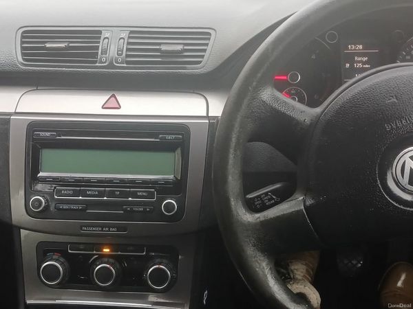 Volkswagen Passat Saloon, Diesel, 2010, Black