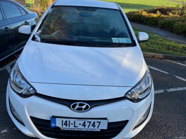 Hyundai i20 Hatchback, Petrol, 2014, White