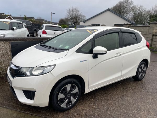 Honda Fit Hatchback, Petrol Hybrid, 2016, White