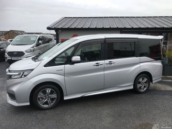 Honda Stepwagon MPV, Petrol Hybrid, 2019, Silver