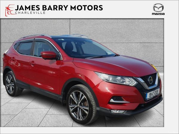 Nissan Qashqai MPV, Petrol, 2019, Red