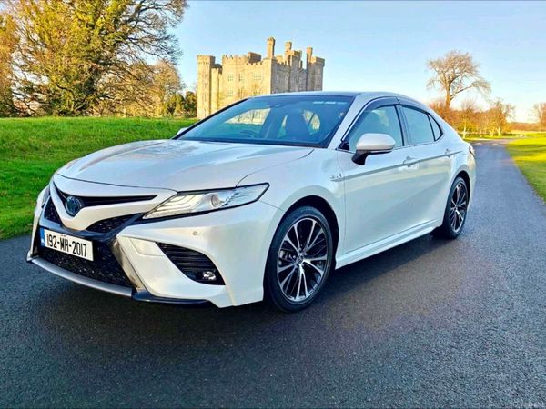 Toyota Camry Saloon, Petrol Hybrid, 2019, White