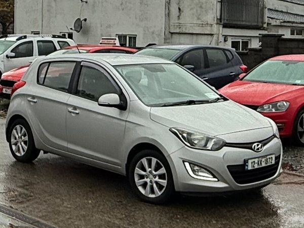 Hyundai i20 Hatchback, Petrol, 2012, Silver