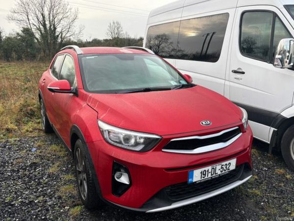 Kia Stonic MPV, Petrol, 2019, Red