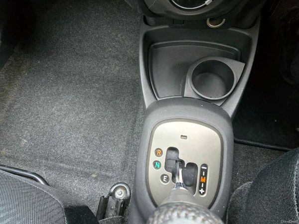 Toyota Yaris Hatchback, Petrol, 2010, Silver