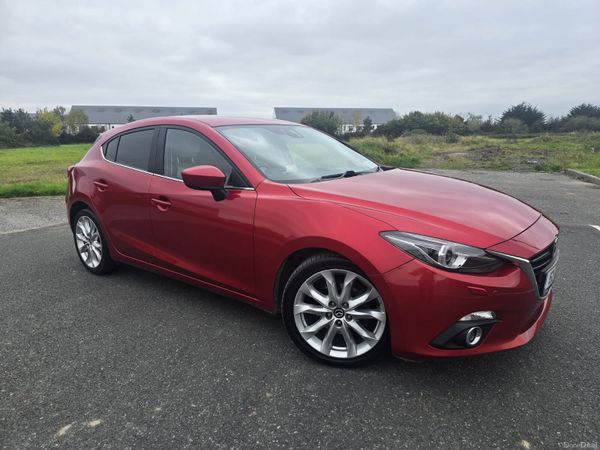 Mazda Mazda3 Hatchback, Diesel, 2015, Red