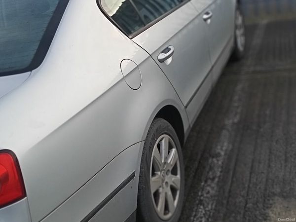 Volkswagen Passat Saloon, Petrol, 2007, Silver