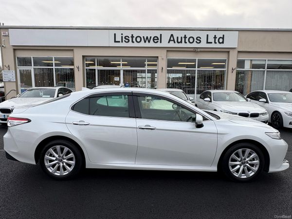 Toyota Camry Saloon, Petrol Hybrid, 2020, White