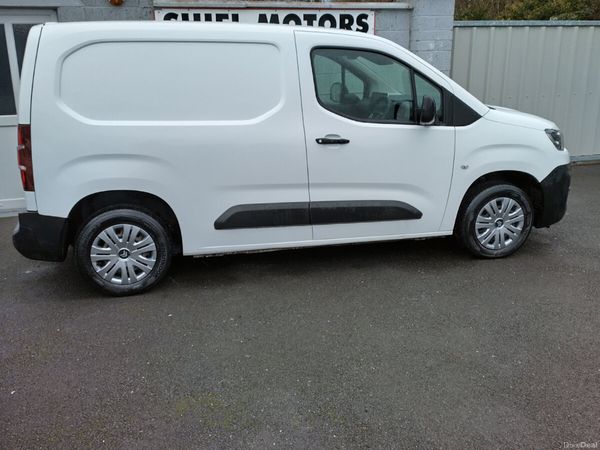 Citroen Berlingo Van, Petrol, 2021, White
