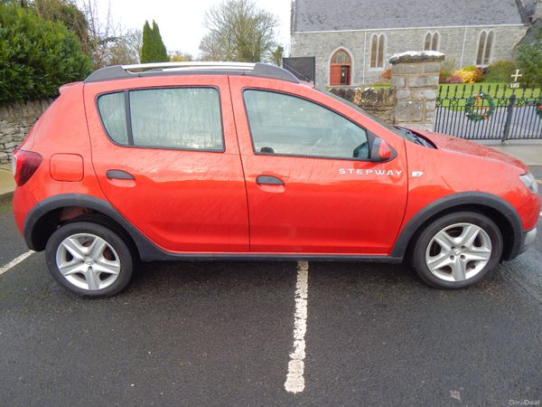 Dacia Sandero Stepway Hatchback, Diesel, 2015, Red