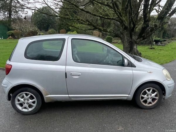 Toyota Yaris Hatchback, Petrol, 2005, Silver