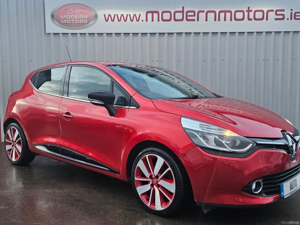 Renault Clio Hatchback, Petrol, 2016, Red