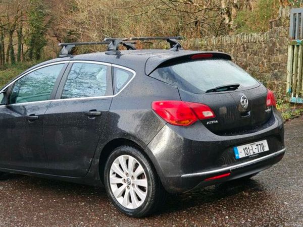 Vauxhall Astra Hatchback, Diesel, 2013, Black