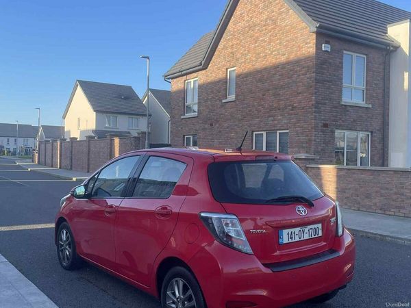 Toyota Yaris Hatchback, Petrol, 2014, Red