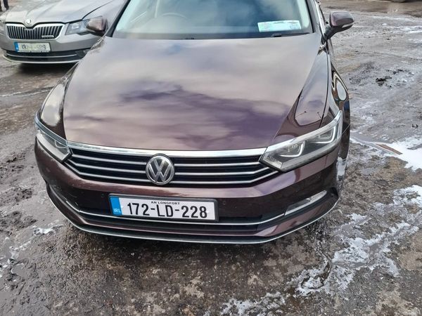 Volkswagen Passat Saloon, Diesel, 2017, Red