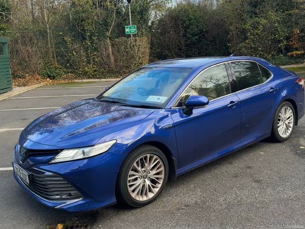 Toyota Camry Saloon, Petrol Hybrid, 2021, Blue