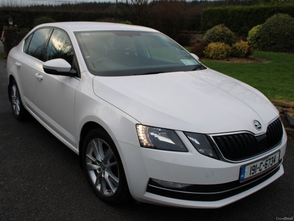 Skoda Octavia Saloon, Diesel, 2019, White