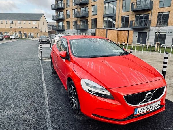 Volvo V40 Hatchback, Petrol, 2017, Red