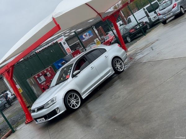 Volkswagen Jetta Saloon, Diesel, 2012, Silver