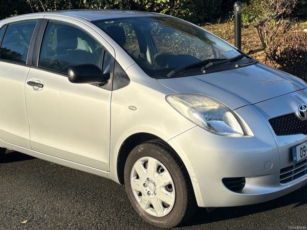Toyota Yaris Hatchback, Petrol, 2009, Silver