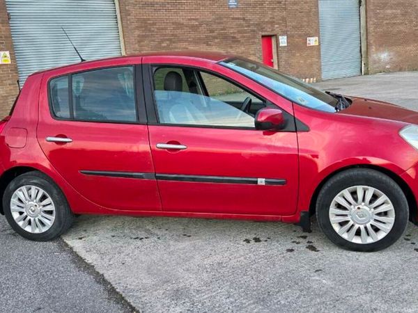 Renault Clio Hatchback, Ethanol Petrol, 2011, Red