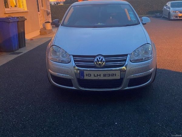 Volkswagen Jetta Saloon, Diesel, 2010, Silver
