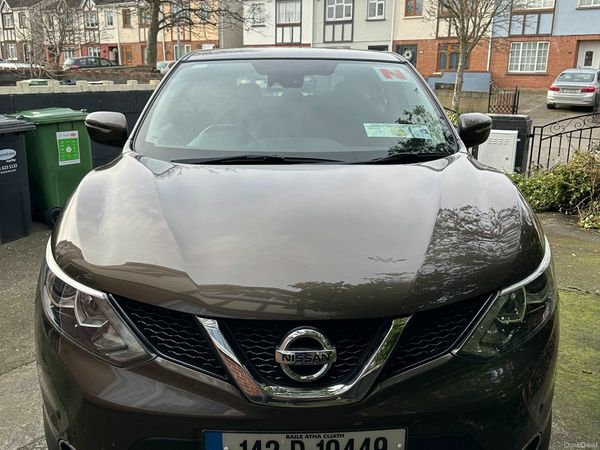 Nissan Qashqai Hatchback, Diesel, 2014, Brown